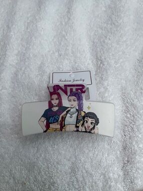White Handmade K-Pop Cartoon Graphic Hair Claw Clip